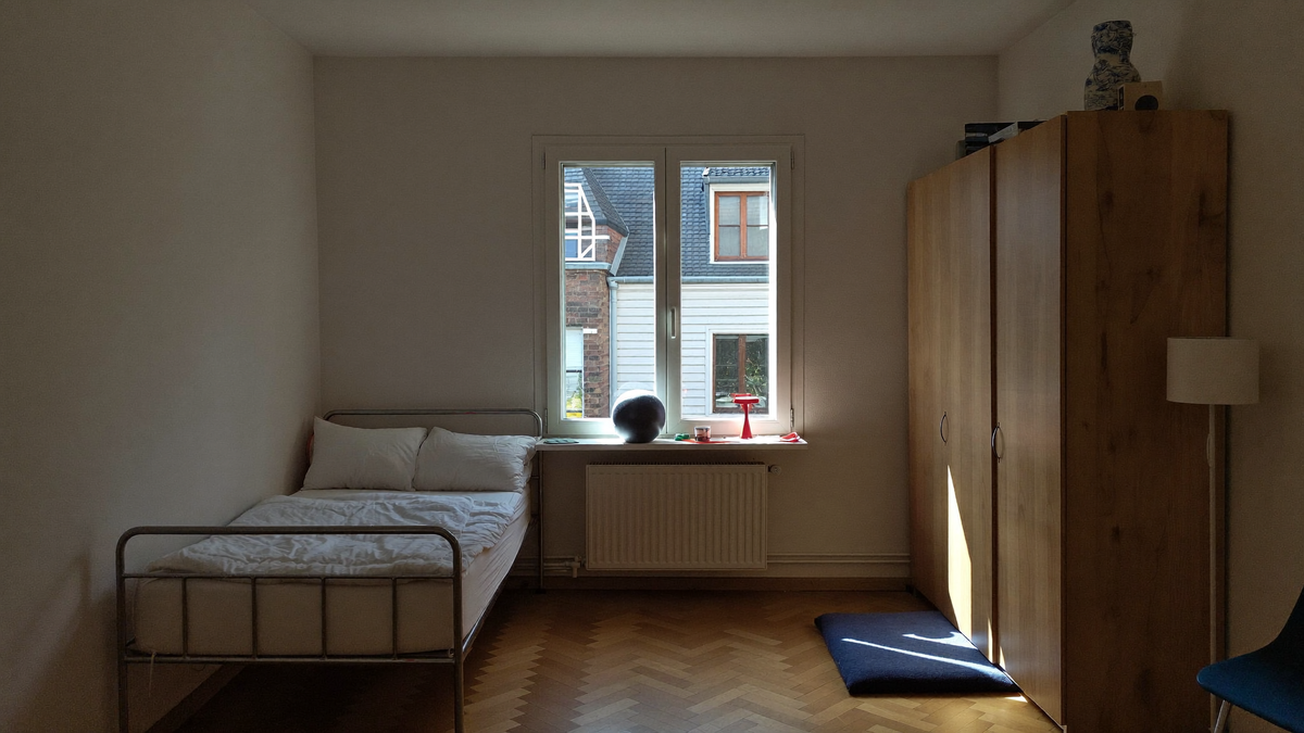 untervermietung-moebliertes-zimmer-fenster